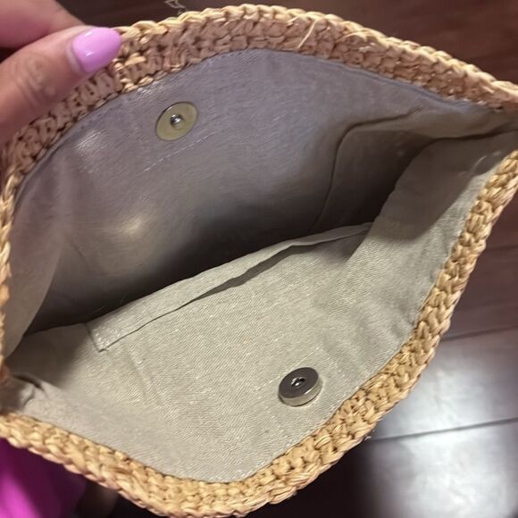Woven Straw Clutch Lined Inside Magnetic Snap Closure NWT - Picture 4 of 5